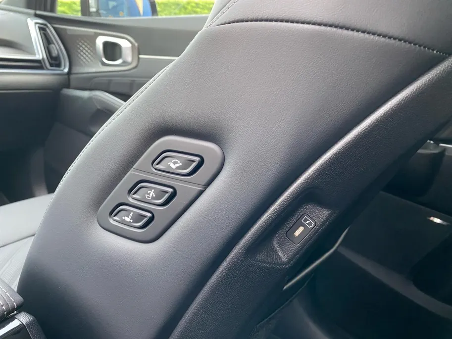 Kia Sorento 1.6 T-GDi Plug-in Hybrid 4WD ExecutiveLine 7p | Bel voor info | 253 pk | Head-up display | Nu €3000 Inruilpremie!