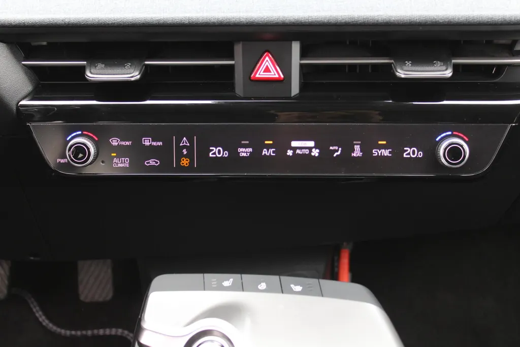 Kia EV6 Air 58 kWh | Trekhaak | 20' LM | Stuur-/stoelverwarming | Camera | Navi | Cruise adapt. | Dodehoek detectie |