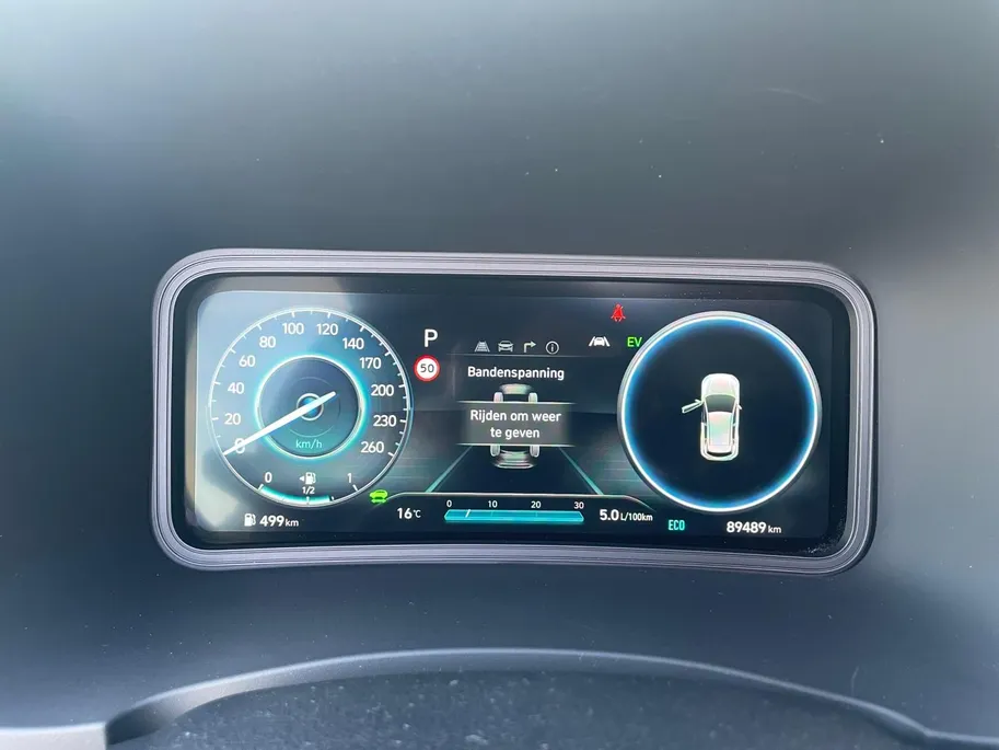 Hyundai Kona 1.6 GDI HEV Fashion Sky | Navigatie| Lichtmetalen velgen| Parkeersensoren| Schuif- kanteldak| Climate Controle| Adaptieve Cruise Controle| Dode hoeksensor|