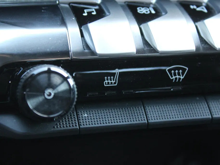 Peugeot 3008 1.2 PureTech GT | Trekhaak | Stoelverwarming | Cruise adapt. | Camera | Dodehoek detectie | 18' LM | Navi | Clima |