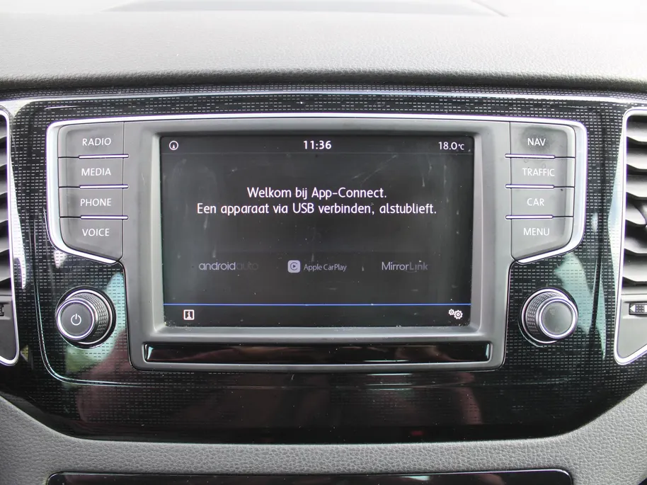 Volkswagen Golf Sportsvan 1.4 TSI Sound | Automaat | Navi | Trekhaak | 16” LM | Stoelverwarming | Cruise adapt. | All seasons | Apple CarPlay/Android Auto |