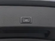 Audi e-tron 55 quattro edition 95 kWh 408pk · Panoramadak · 360 Camera · Afneembare Trekhaak · Lederen Bekleding · Elek. Stoelen + Geheugen Bestuurder ·