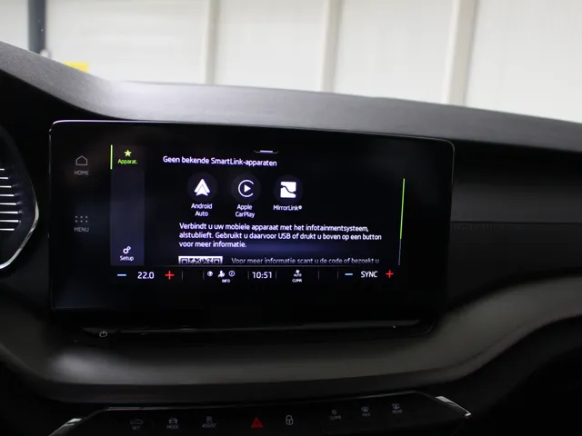 Škoda Octavia Combi 1.0 e-TSI Business Edition Navigatie | Parkeersensoren achter | Led verlichting | El. achterklep