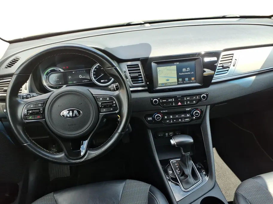 Kia Niro 1.6 GDi Hybrid First Edition achteruitrijcamera , navigatiesysteem full map , electronic climate controle , cruise , parkeersensor , lm velgen zwart .