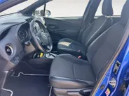 Toyota Yaris 1.5 Hybrid Bi-Tone |Automaat|climate controle| dakspoiler| extra getint glas| 12 maanden Bovag Garantie|