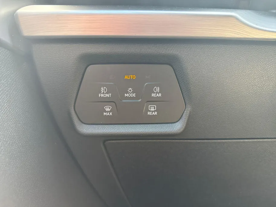 SEAT Leon FR Business 1.5 TSI eHybrid 150 kW / 204 PK Hb | Safe & Driving Pack | Metallic Lak | 18'' Lichtmetalen Velgen | Herwaardering!!