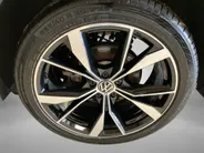 Volkswagen Tiguan 1.4TSIeHybrid 180kW/245PK DSG R-Line · Panoramadak · Trekhaak · 360°Camera + Parkeersensoren · 20'' · Apple/Android Car Play ·
