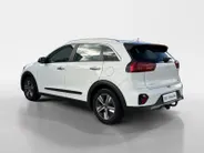 Kia Niro 1.6 GDi Hybrid DynamicLine | *1E EIGENAAR | TREKHAAK | FABRIEKSGARANTIE | APPLE CARPLAY/ ANDROID AUTO | NAVI | CAMERA | LMV | DAB+ | STOF/ LEDER | ETC…