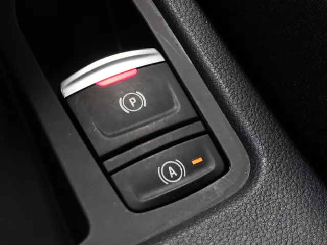 Mitsubishi Colt 1.6 HEV Intense+ Adaptive Cruise | Keyless | All Seasons