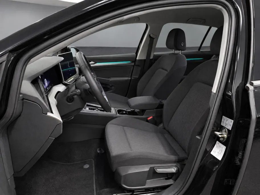 Volkswagen Golf 1.5 204pk DSG eHybrid Life Edition · Camera · Apple/Android Car Play · Dodehoek Detectie · Keyless · Alarm · 18'' Inch · Stoelverwarming ·  Garantie t/m 13-04-2030 of 100.000km
