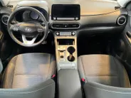 Hyundai Kona EV Fashion 64 kWh 204PK | Warmtepomp | Navigatie | Apple Carplay & Android Auto | 100% SOH | Adaptive cruise control | Climate control | Head-up display | Parkeersensoren achter |