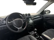 Suzuki Vitara 1.4 Boosterjet Smart Hybrid Special Edition | VOORRAAD! | €2200,- korting | Black Look | 17' zwarte lichtmetalen | Lederen en suède bekleding | Parkeersensoren Voor en achter