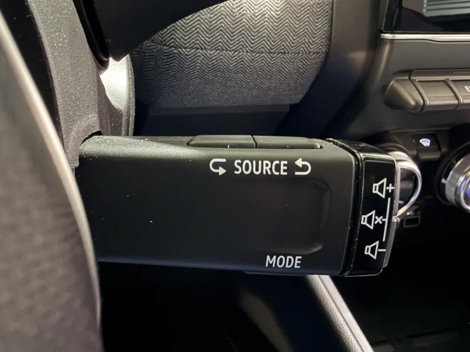Renault Clio 145PK E-Tech Full Hybrid Techno Automaat | 9,3' Navi | Apple CarPlay/Android Auto | Climate Control | Cruise Control | Full LED | Camera | Parkeersensoren | Digital Cockpit | Licht & Regen Sensor |