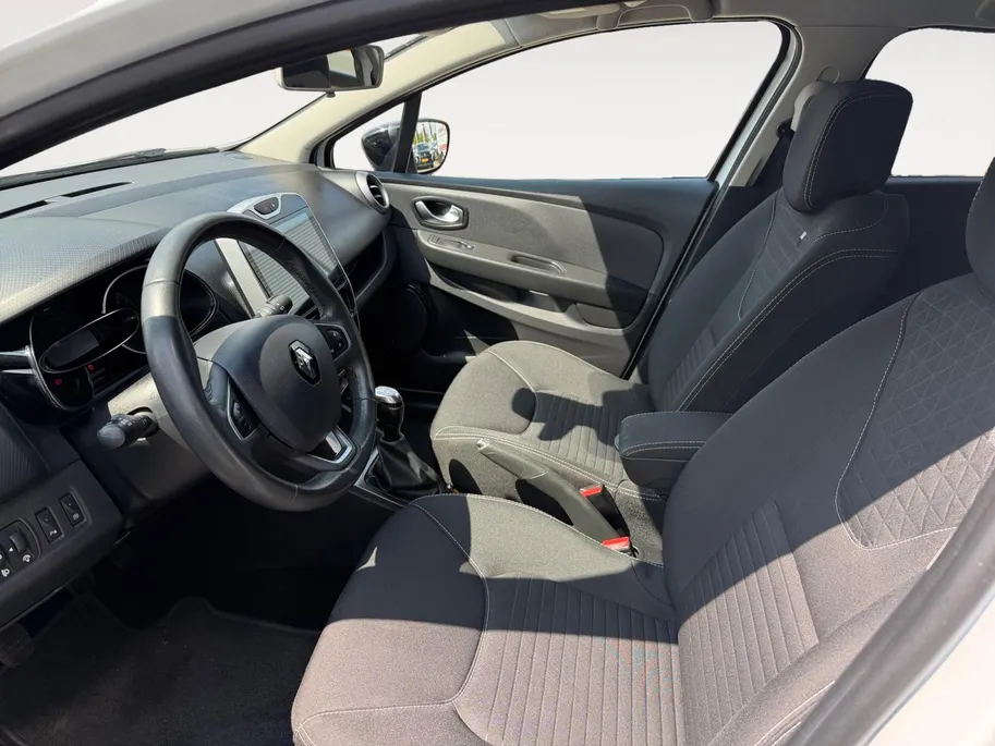 Renault Clio Estate 0.9 TCe Limited | Trekhaak | Parkeersensoren | Navigatie | Bluetooth | Cruise & Climate Control | Onderhoudshistorie | 12 Maanden BOVAG Garantie