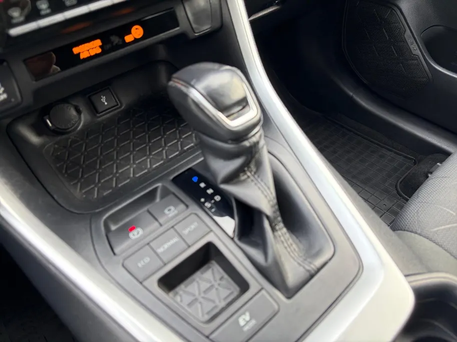 Toyota RAV4 2.5 Hybrid Active Trekhaak afneembaar , climate , navi , cruise , camera , lm velgen .