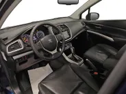 Suzuki S-Cross 1.4 Boosterjet Stijl AUTOMAAT NAVI AIRCO CAMERA ADAPTIEVE CRUISE CONTROLE APPLE CARPLAY ANDROID AUTO SCHUIFKANTELDAK LEER ZEER MOOIE AUTO DEALER ONDERHOUDEN