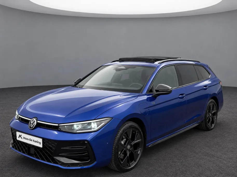 Volkswagen Passat Variant 1.5eTSI 200kW/272PK R-Line Black Style · Panoramadak · Leder · Trekhaak · 360°Camera · Hemelbekleding velours · Garantie t/m 08-12-2030 of 100000km