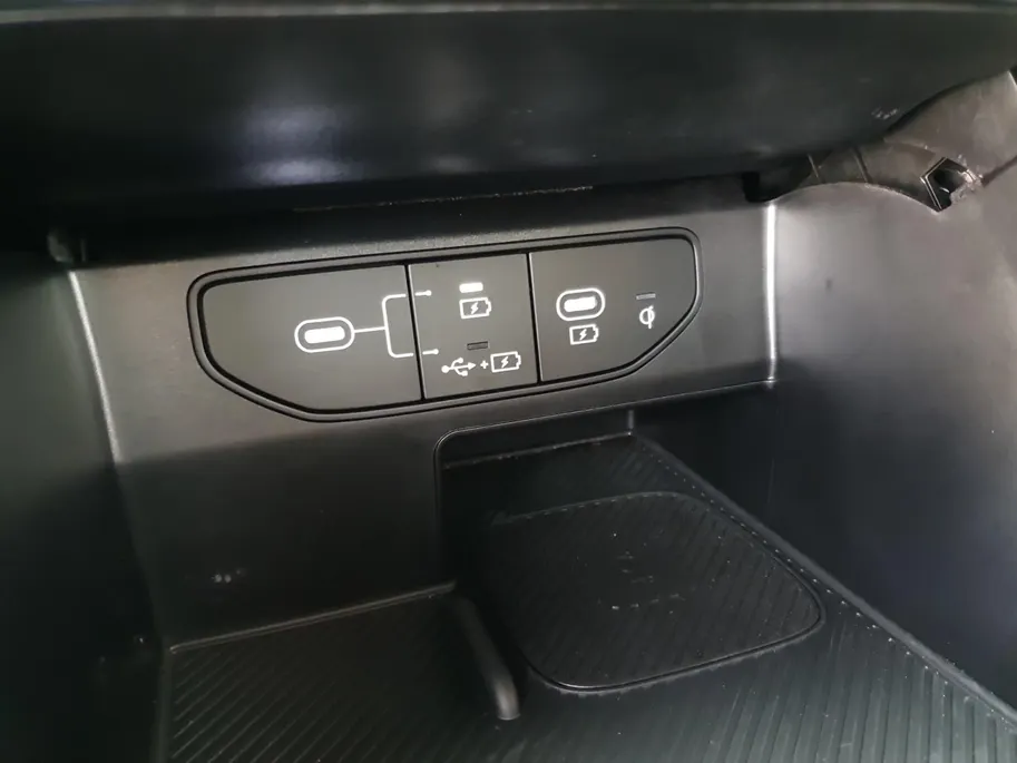Kia Sorento 1.6 T-GDi Plug-in Hybrid 4WD ExecutiveLine 7p | Black Pack | Stoel verwarming en ventilatie | Panorama schuifdak | Sidebars | Lichtmetalen velgen 21inch | Lederen bekleding | Elektrisch bedienbare voorstoelen |