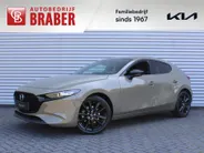 Mazda 3 2.0 e-SkyActiv-X M Hybrid 186 Homura | Stoelverwarming | Camera | Dodehoek detectie | HUD | 18' LM | LED | Cruise adapt. |