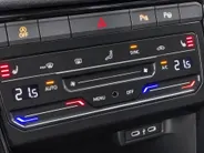 Volkswagen T-Roc 1.5TSI/150PK R-Line Black Style · Panoramadak · Apple/Android Car Play · Camera + Parkeersensoren · Stoelverwarming ·  Garantie t/m 07-08-2027