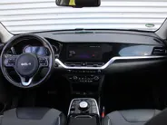 Kia e-Niro DynamicPlusLine 64 kWh | Schuif-/kantel dak | Cruise adapt.| Navi | 17' LM | Stuur-/stoelverwarming | Camera | Clima |