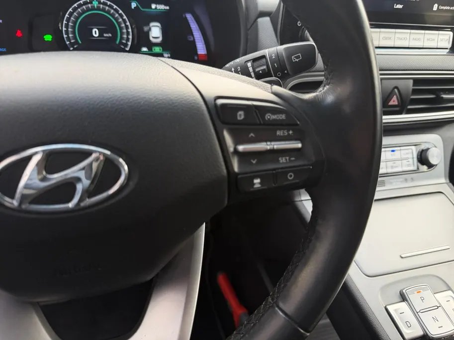 Hyundai Kona EV Fashion 64 kWh | Zeer nette auto | 97,6 % SOH | Navigatie | Head-up display | Achteruitrijcamera | Hoge zit |
