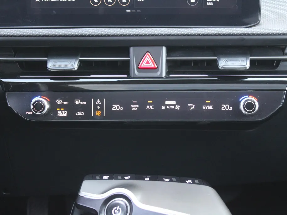 Kia EV6 Plus Advanced 84 kWh | Stuur-/stoelverwarming + ventilatie | Schuifdak | 360 Camera | Leer | Geheugenstoel | Telefoonlader | 20' LM | LED |