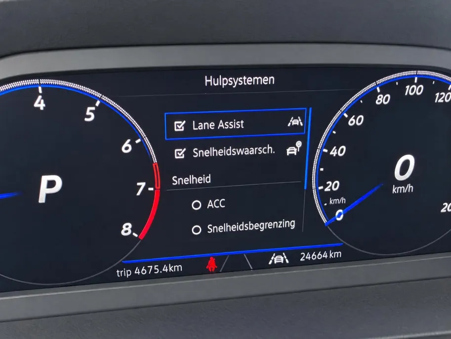 Volkswagen T-Roc 1.5TSI/150PK R-Line Black Style · Panoramadak · Apple/Android Car Play · Camera + Parkeersensoren · Stoelverwarming ·  Garantie t/m 07-08-2027