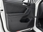 Volkswagen Tiguan 1.4 TSI 245pk DSG eHybrid R-Line Business+ · Panoramadak · Camera · Wegklapbare Trekhaak · Apple/Android Car Play · 20'' Inch · Dodehoeksensor · Stoelverwarming ·