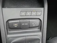Kia Stonic 1.0 T-GDi MHEV DynamicLine | Navigatie | Cruise control | Stoel+ Stuur verwarming | Demo