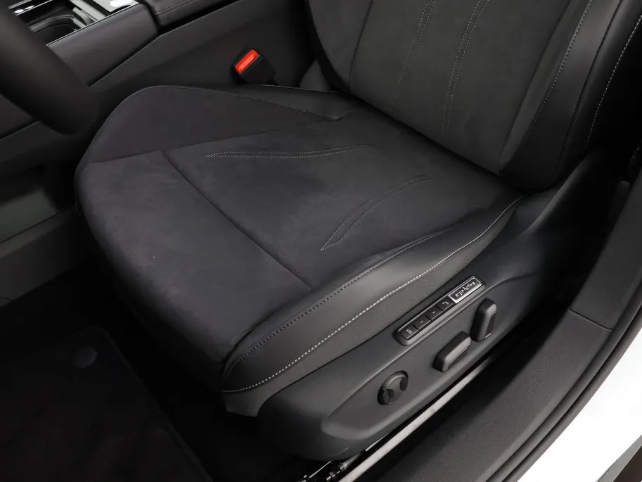 Volkswagen ID.7 Pro Limited Edition 77 kWh accu 286 PK · Draadloze telefoonlader · 360 camera · verwarmde voorstoelen · Voorraad OUTLET · Prijs is inclusief inruilpremie ·