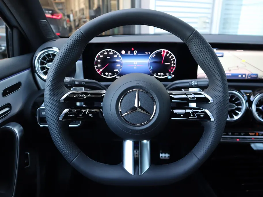 Mercedes-Benz A-Klasse 250 e Star Edition AMG Line Plus l Trekhaak l Panoramadak l Memory
