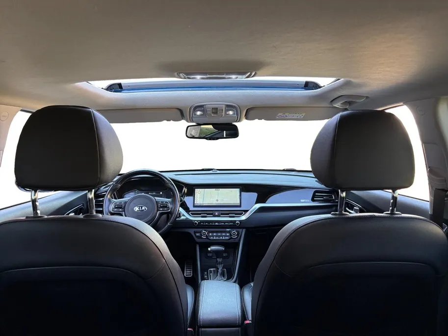 Kia Niro 1.6 GDi Hybrid ExecutiveLine | Stoel verwarming en ventilatie | Dodehoek detectie | Schuif/kantel dak | Trekhaak  | Keyless Entry | Apple CarPlay/ Android Auto | Lichtmetalen Velgen |