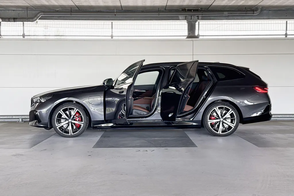 BMW 5 Serie Touring 550e xDrive M-Sport
