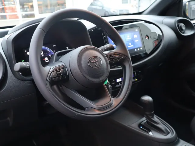 Toyota Aygo X Hybrid 115 play | Camera | Apple/Android Carplay