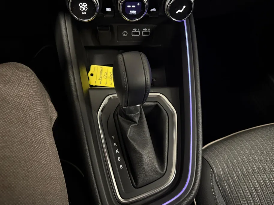 Renault Clio 1.6 E-Tech Full Hybrid 145 techno AUTOMAAT NAVI AIRCO CRUISE CONTROLE APPLE CARPLAY ANDROID AUTO CAMERA PARKEERSENSOREN LM VELGEN ZEER MOOIE AUTO
