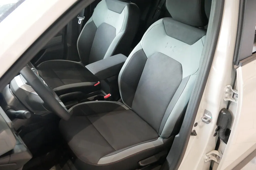 Dacia Duster 1.8 hybrid 155 limited edition Beschikbaar per 30-10-2026 | Rijdende demonstratie auto |