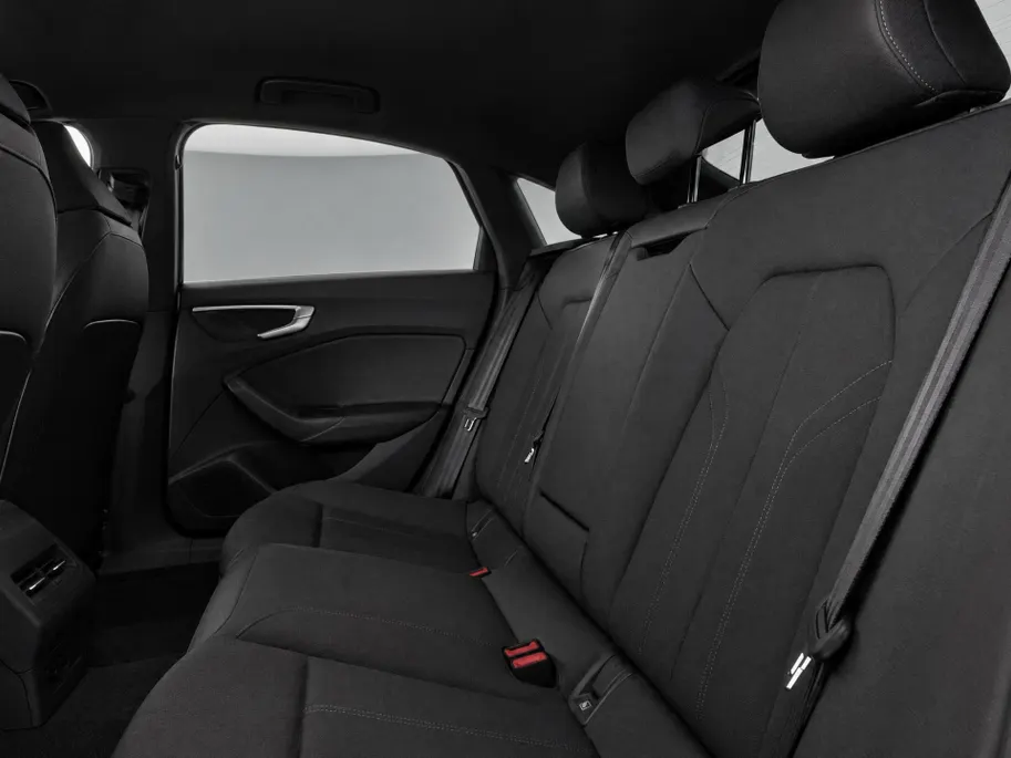 Audi A5 e-hybrid quattro S edition 299 PK · Premium pakket · Trekhaak elek. wegklapbaar · Exterieurpakket zwart