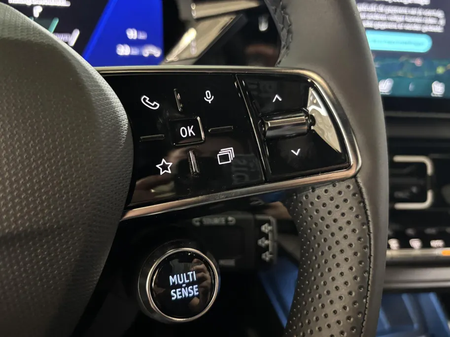 Renault 4 Comfort Range Iconic 52 kWh Automaat | DEMO | Elektrische Klep | Zwarte Motorkap | Camera | Adaptive Cruise Control | Parkeersensoren | Apple CarPlay/Android Auto |