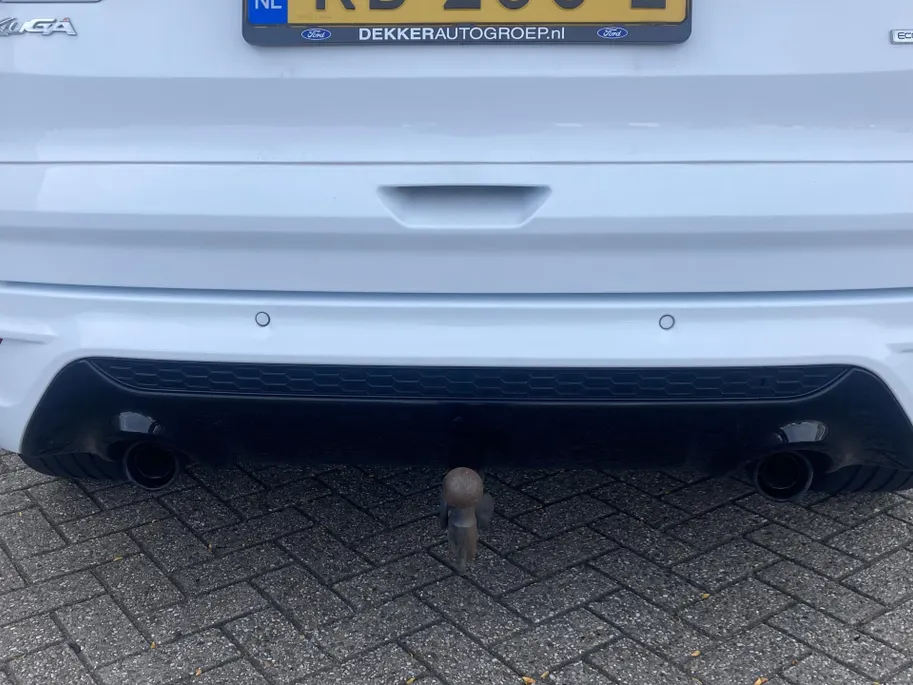 Ford Kuga 1.5 EcoBoost 150 pk ST Line afneembare - trekhaak - voorruitverwarming - groot navi