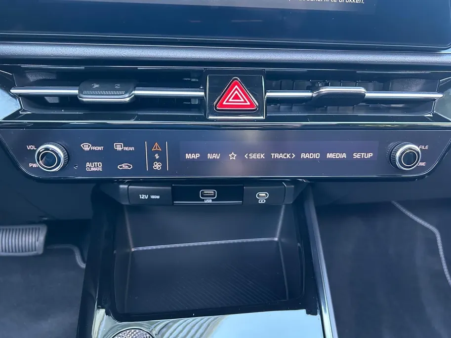 Kia Niro 1.6 GDi Hybrid DynamicPlusLine | Apple Carplay / Android Auto | Navigatiesysteem | Stoel + Stoelverwarming | Licht + Regensensor | Elektrisch bedienbaar Schuif / Kanteldak | Elektrisch Bedienbare Achterklep | Cruise Control Adaptief | Rijstrooksensor + Co