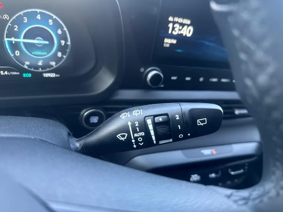Hyundai i20 1.0 T-GDI Premium | Trekhaak| Lichtmetalen velgen| Automaat| Navigatie | Stoel verwarming| Stuur verwarming| Vol met opties!