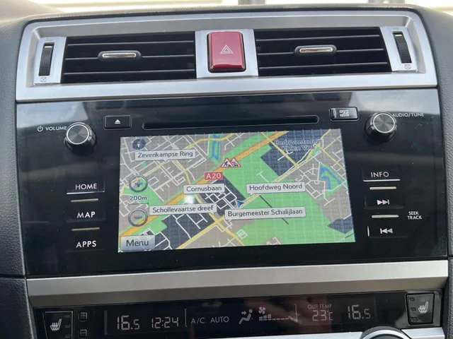 Subaru Outback 2.5i Premium Automaat | All Season Banden | Trekhaak | Elek. Schuif/Kantel Dak | Crème Witte Lederen Bekleding