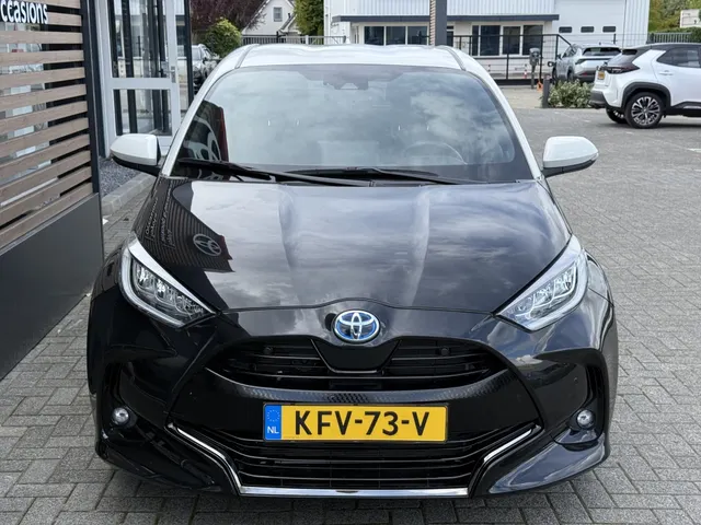 Toyota Yaris 1.5 Hybrid Executive Bi-Tone | PDC V+A | HUD