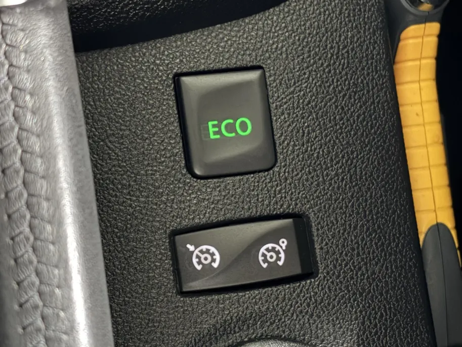Renault Captur 90PK TCe Intens | 1ste Eigenaar | Navigatie | Climate Control | Cruise Control | Camera | Parkeersensoren | Lichtmetalen Velgen | LED Lampen |