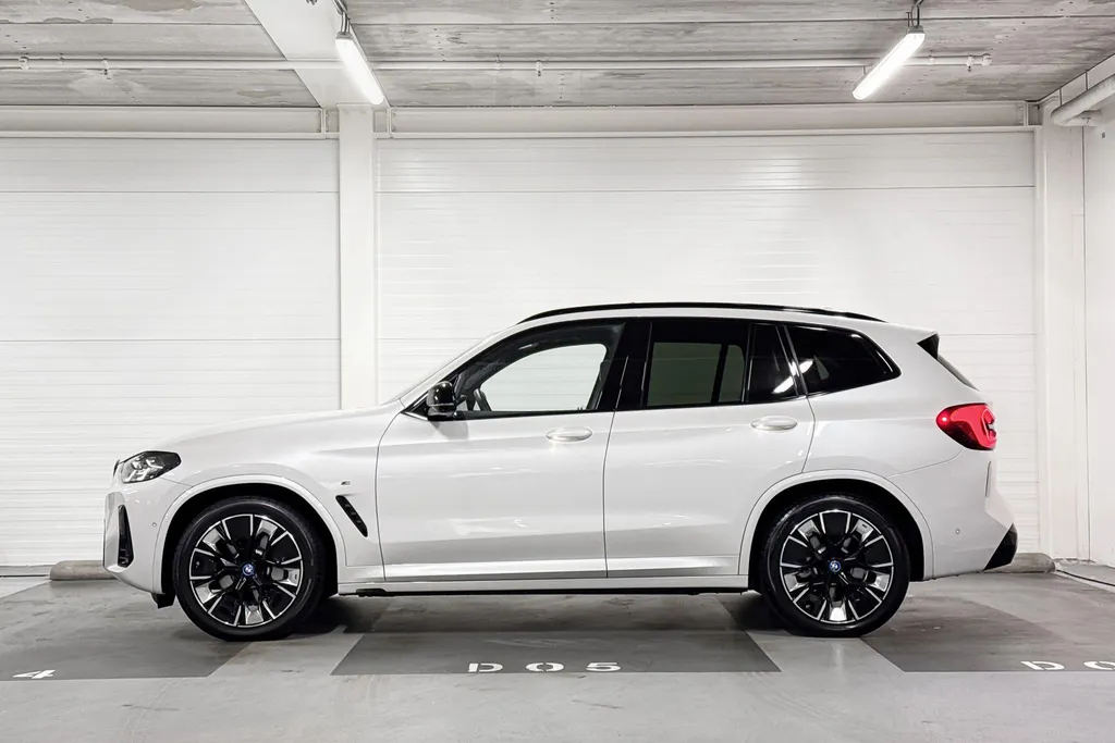 BMW iX3 High Executive