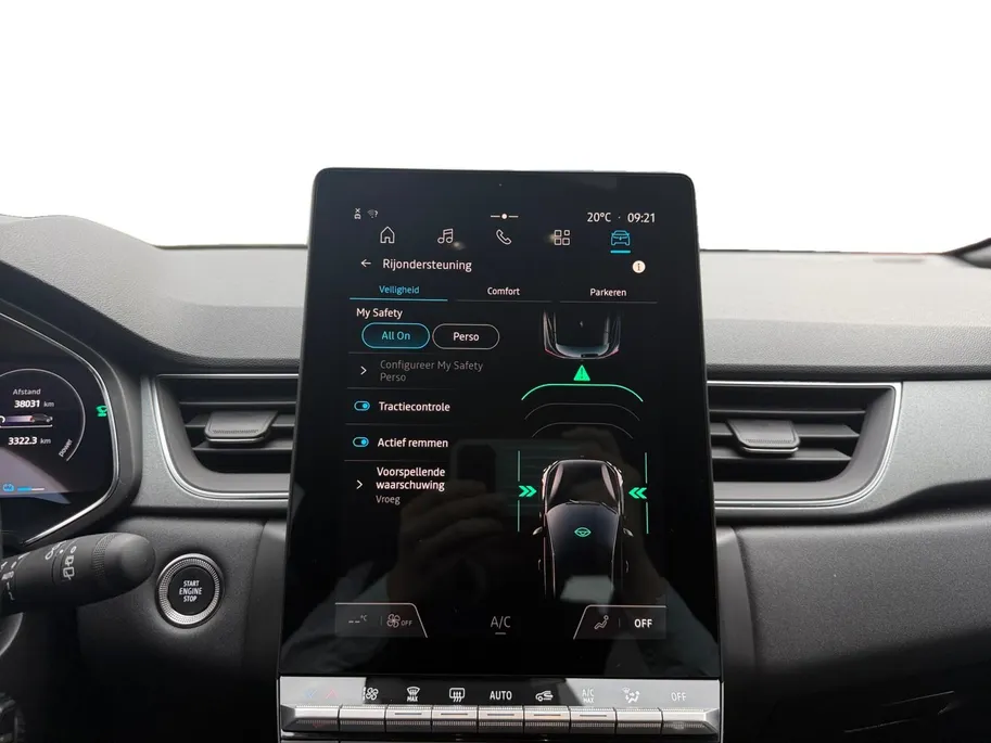 Renault Captur 1.6 E-Tech full hybrid 145 techno | Apple Carplay & Android Auto | Cruise & Climate Control | Camera | Parkeersensoren | LMV | Navigatie | 12 Maanden BOVAG Garantie
