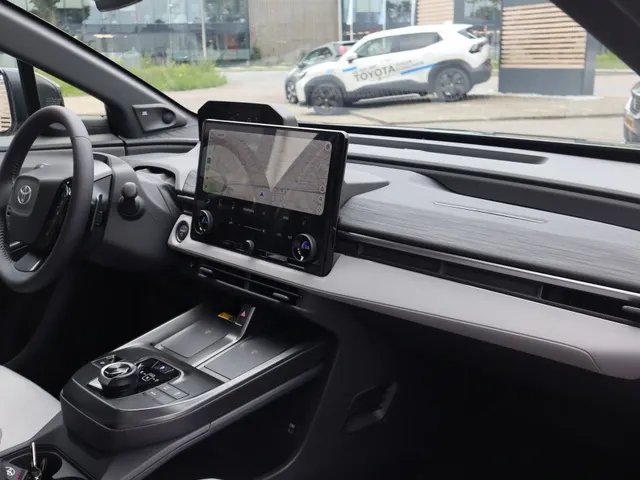 Toyota C-HR+ Executive AWD 77 kWh | Executive Plus Pack |