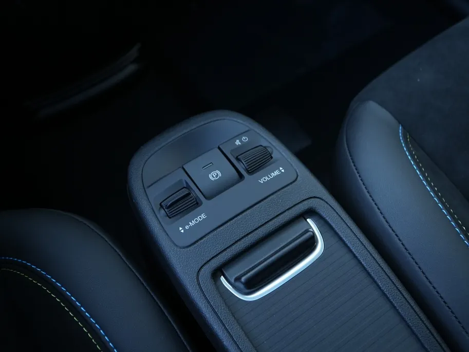 Abarth 500e Turismo 42 kWh | Pano | JBL | Navi | LED | Carplay | Winter
