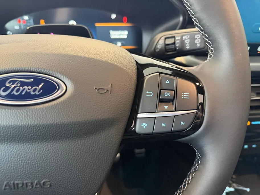 Ford Kuga 2.5 PHEV BlueCruise Edition | 5000,- Voordeel | 0,99% Rente | ZEER COMPLEET! | Handsfree Rijden | 2100kg Trekgewicht | BLISS | Trekhaak | Elek. Panoramadak | Elek. Stoel/Stuur/Voorruitverwarming | B&O | 20'' LMV |